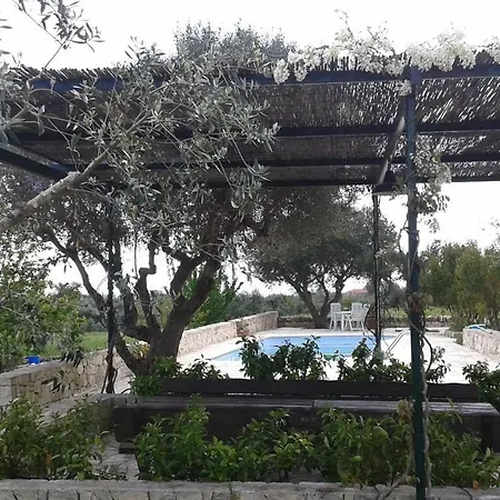 Trullo Dimora Della Valle Гостевой дом