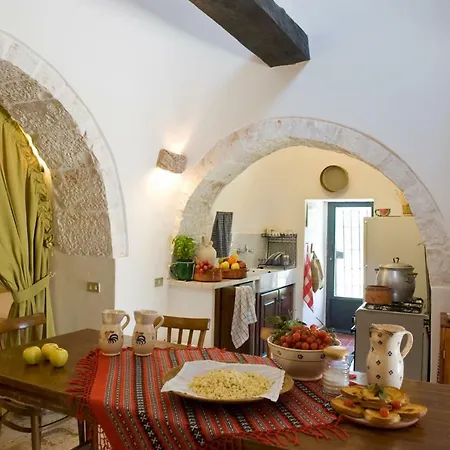 Trullo Dimora Della Valle 4* Локоротондо