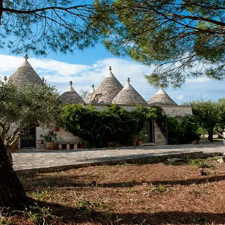 Trullo Dimora Della Valle 4* לוקורוטונדו